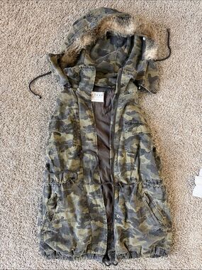 Velvet by Graham & Spencer Olive Green Camo Hooded Vest with Faux Fur Trim